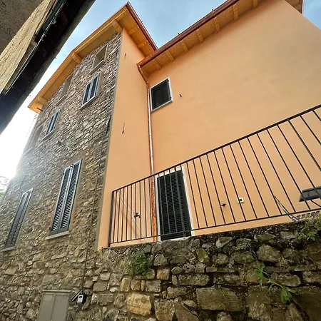 Sunny Corner Near Bellagio *