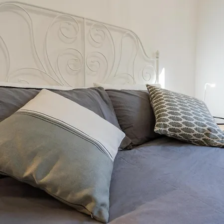 Apartamento Lovely Corner In The Heart Of The By Rent