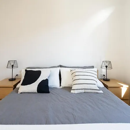 Apartamento Lovely Corner In The Heart Of The By Rent