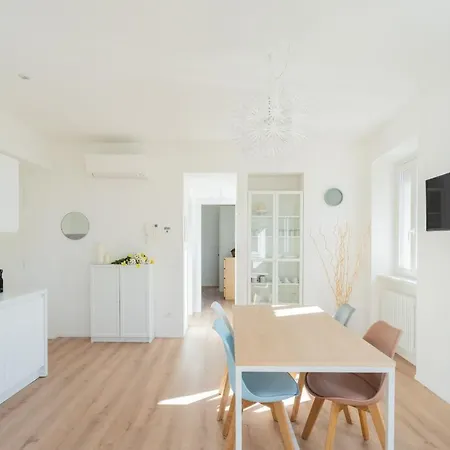 Apartamento Lovely Corner In The Heart Of The By Rent Como